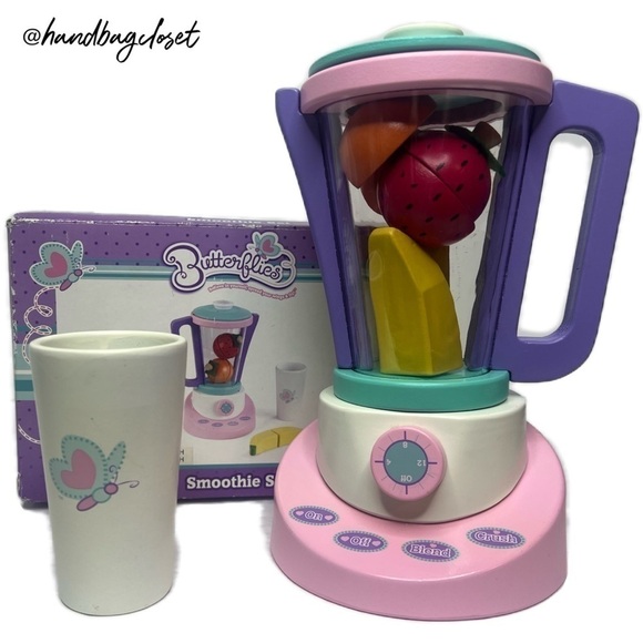 Butterflies KidKraft Smoothie Toy Blender Wooden Fruit Set - Picture 1 of 8